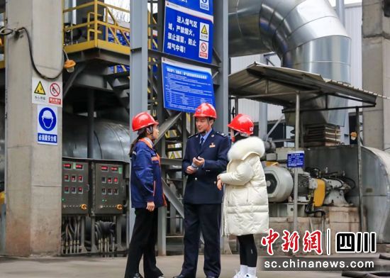 樂山市沙灣區稅務局“大企業首席聯絡員”走訪了解省級重大項目涉稅需求。四川稅務供圖 樂山市沙灣區稅務局“大企業首席聯絡員”走訪了解省級重大項目涉稅需求。四川稅務供圖
