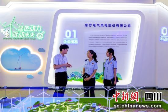 德陽稅務(wù)干部深入企業(yè)一線了解生產(chǎn)等情況。四川稅務(wù)供圖 德陽稅務(wù)干部深入企業(yè)一線了解生產(chǎn)等情況。四川稅務(wù)供圖