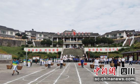 比賽現(xiàn)場(chǎng)。敘永縣委統(tǒng)戰(zhàn)部供圖 比賽現(xiàn)場(chǎng)。敘永縣委統(tǒng)戰(zhàn)部供圖