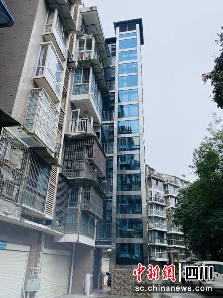 河東花園A區的加裝電梯。宋林 攝 河東花園A區的加裝電梯。宋林 攝