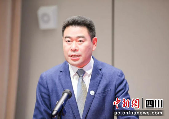 正在現場致辭。蜀南文旅 供圖 正在現場致辭。蜀南文旅 供圖