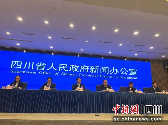 四川省人民政府新聞辦公室26日在成都舉行第十三屆大蜀道國際文化旅游節(jié)新聞發(fā)布會。 記者 賀劭清 攝 四川省人民政府新聞辦公室26日在成都舉行第十三屆大蜀道國際文化旅游節(jié)新聞發(fā)布會。 記者 賀劭清 攝