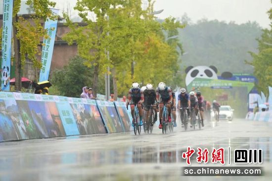 2023年“環雅安自行車賽”天全賽段26日完賽。 圖片由賽事組委會提供 2023年“環雅安自行車賽”天全賽段26日完賽。 圖片由賽事組委會提供
