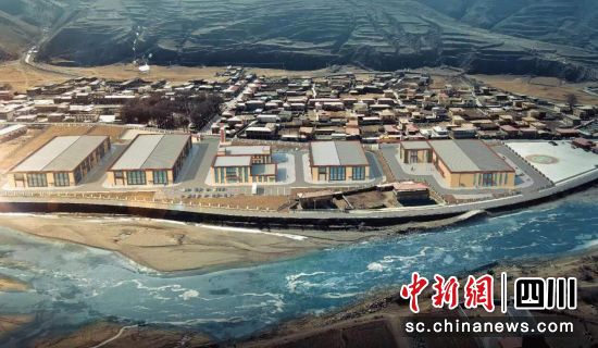 壤塘縣現(xiàn)代農(nóng)牧業(yè)綜合產(chǎn)業(yè)園效果圖。 壤塘縣現(xiàn)代農(nóng)牧業(yè)綜合產(chǎn)業(yè)園效果圖。
