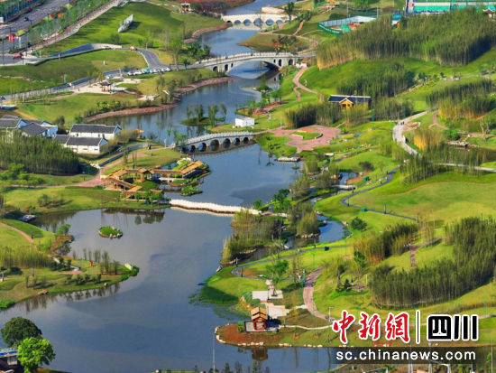 風景如畫的竹文化生態公園。 曾朗 攝 風景如畫的竹文化生態公園。 曾朗 攝