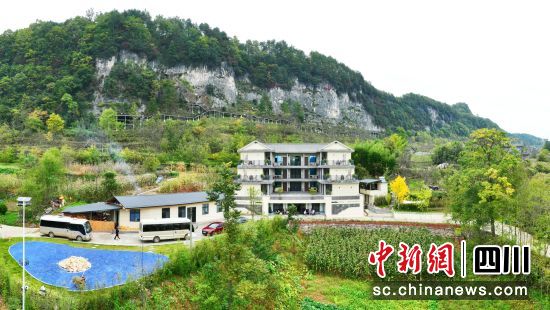 圖為曾家山新建的民宿“竹林灣兒”。苗志勇 攝 圖為曾家山新建的民宿“竹林灣兒”。苗志勇 攝