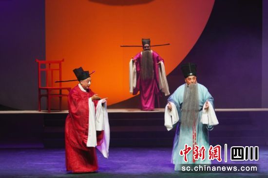 川劇《夢回東坡》劇照。 川劇《夢回東坡》劇照。
