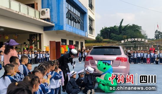 活動現場。沿灘交警 供圖 活動現場。沿灘交警 供圖