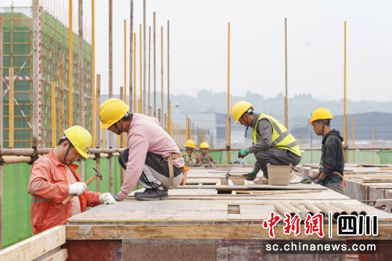 成都簡創簡陽市空天產業園生產基地建設項目現場。鄢偉 攝 成都簡創簡陽市空天產業園生產基地建設項目現場。鄢偉 攝