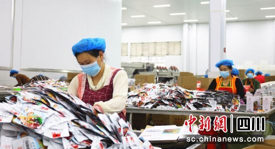 四川省老九門有限食品公司生產車間。廖桂華 攝 四川省老九門有限食品公司生產車間。廖桂華 攝