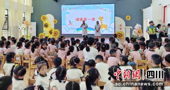 健康教育活動。 旌陽區(qū)衛(wèi)健局供圖 健康教育活動。 旌陽區(qū)衛(wèi)健局供圖