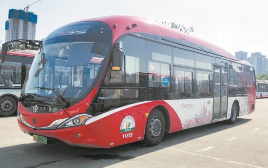 ▲成都新能源公交車。 本報(bào)資料圖片 ▲成都新能源公交車。 本報(bào)資料圖片
