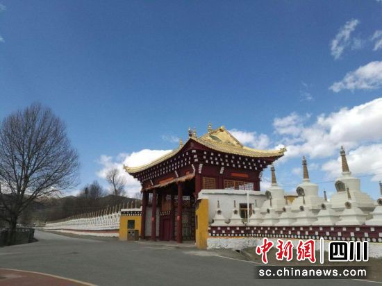 道孚縣泰寧鎮(zhèn)民俗風(fēng)光。(道孚縣文化廣播電視和旅游局 供圖) 道孚縣泰寧鎮(zhèn)民俗風(fēng)光。(道孚縣文化廣播電視和旅游局 供圖)