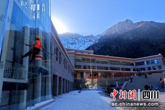 羌人谷滑雪場即將完工。 羌人谷滑雪場即將完工。