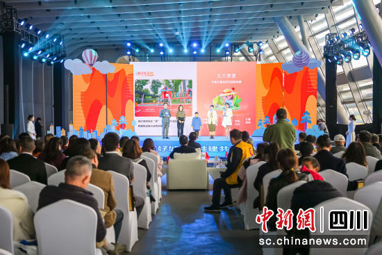 活動(dòng)現(xiàn)場(chǎng)。成都市婦聯(lián)供圖 活動(dòng)現(xiàn)場(chǎng)。成都市婦聯(lián)供圖