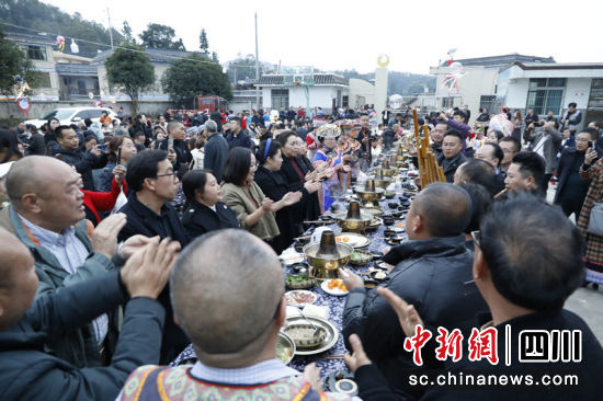 2023年“苗年節(jié)”熱鬧的現(xiàn)場。宋健 攝 2023年“苗年節(jié)”熱鬧的現(xiàn)場。宋健 攝