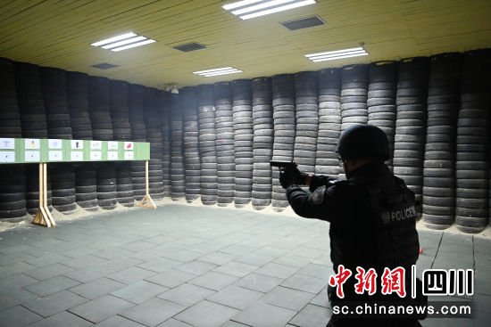 攻堅突擊競賽現場。記者安源 攝 攻堅突擊競賽現場。記者安源 攝