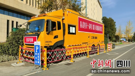 應急電源車。 龔韋雙 攝 應急電源車。 龔韋雙 攝