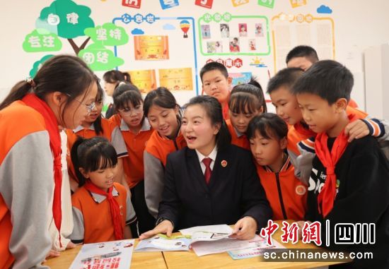 法治宣傳志愿活動現場。衡歡 攝 法治宣傳志愿活動現場。衡歡 攝