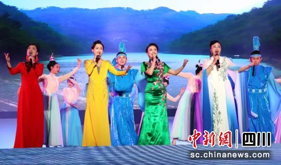 現場演出。宜賓融媒供圖 現場演出。宜賓融媒供圖