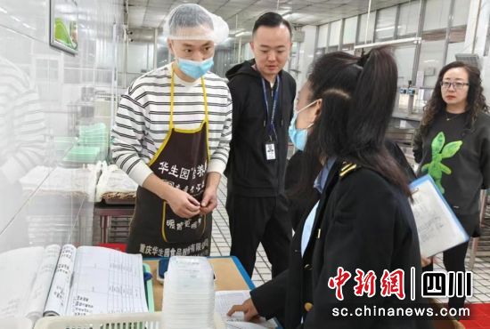 檢查現(xiàn)場(chǎng)。大安融媒 供圖 檢查現(xiàn)場(chǎng)。大安融媒 供圖