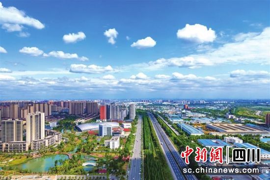 郫都區(qū)人城境業(yè)和諧相融的大美城市形態(tài)。孫浩 攝 郫都區(qū)人城境業(yè)和諧相融的大美城市形態(tài)。孫浩 攝