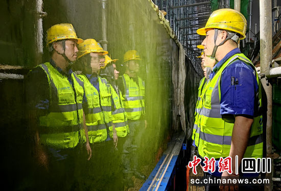 拉哇水電站主廠房巖錨梁混凝土澆筑呈“鏡面”效果。受訪者供圖 拉哇水電站主廠房巖錨梁混凝土澆筑呈“鏡面”效果。受訪者供圖