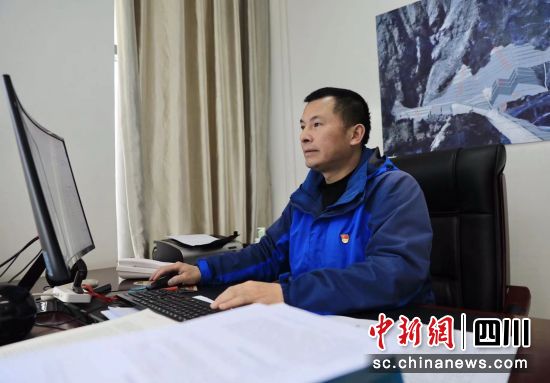 工作中的范雄安。王磊 攝 工作中的范雄安。王磊 攝