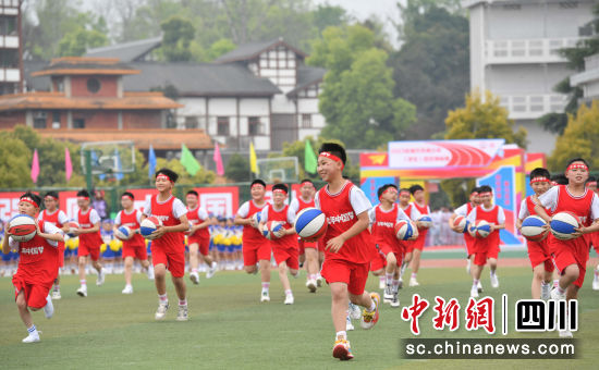 參加運動會的孩子們(資料圖)。彭圣洲 攝 參加運動會的孩子們(資料圖)。彭圣洲 攝
