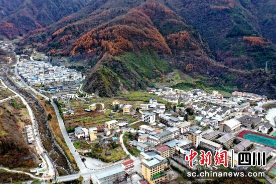 耿達鎮全貌(航拍)。汶川縣委宣傳部 供圖 耿達鎮全貌(航拍)。汶川縣委宣傳部 供圖