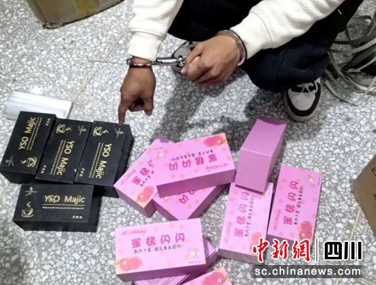 現場查獲的有毒有害減肥產品。色達警方供圖 現場查獲的有毒有害減肥產品。色達警方供圖