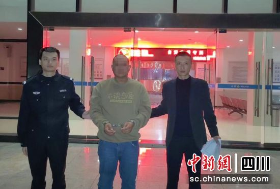 嫌疑人被押回。大安交警 供圖 嫌疑人被押回。大安交警 供圖