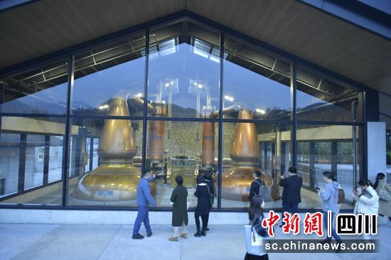 疊川麥芽威士忌酒廠體驗中心吸引了不少參觀者。記者 劉忠俊 攝 疊川麥芽威士忌酒廠體驗中心吸引了不少參觀者。記者 劉忠俊 攝