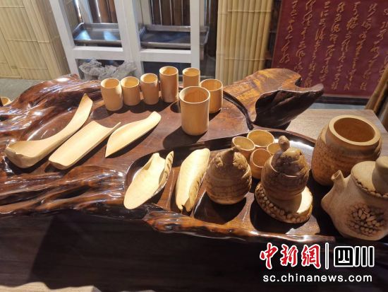 江安竹簧工藝品。 王哲 攝 江安竹簧工藝品。 王哲 攝