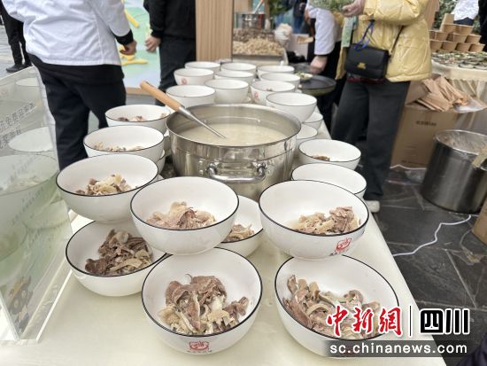 威遠(yuǎn)羊肉湯亮相成都。王爵 攝 威遠(yuǎn)羊肉湯亮相成都。王爵 攝