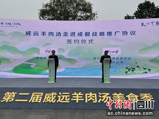 現(xiàn)場簽約。王爵 攝 現(xiàn)場簽約。王爵 攝