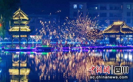 富順西湖夜景。富順融媒 供圖 富順西湖夜景。富順融媒 供圖