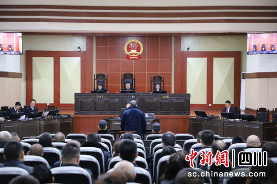 庭審觀摩現(xiàn)場(chǎng)。劉術(shù)永 攝 庭審觀摩現(xiàn)場(chǎng)。劉術(shù)永 攝