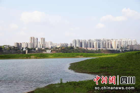 筑牢生態(tài)屏障,讓藍(lán)天碧水凈土成為幸福底色。江陽區(qū)融媒體中心供圖 筑牢生態(tài)屏障,讓藍(lán)天碧水凈土成為幸福底色。江陽區(qū)融媒體中心供圖