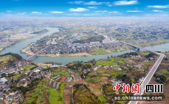 牛佛鎮(zhèn)全貌。大安融媒 供圖 牛佛鎮(zhèn)全貌。大安融媒 供圖