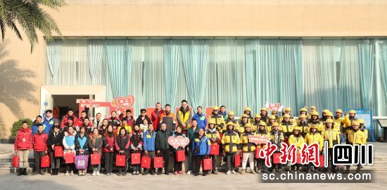 合影留念。涌泉街道供圖 合影留念。涌泉街道供圖