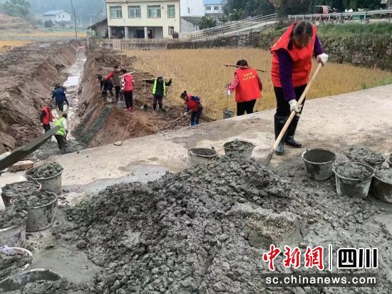 水渠施工現(xiàn)場。 三臺縣委宣傳部供圖 水渠施工現(xiàn)場。 三臺縣委宣傳部供圖