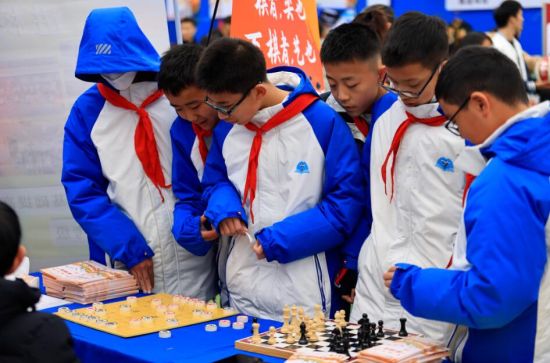 學生們在現場體驗體育課程 學生們在現場體驗體育課程
