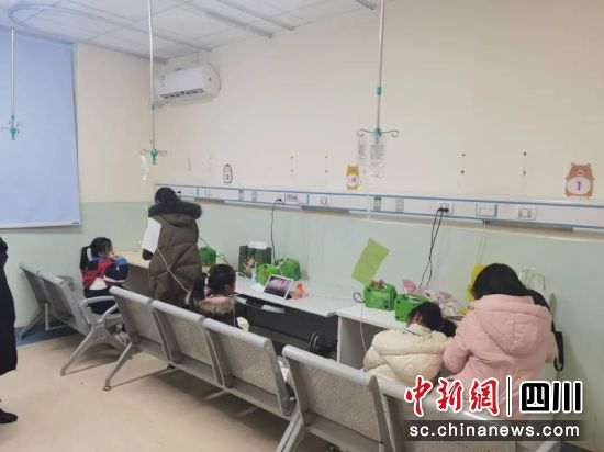 成婦兒醫院增設輸液座位。成婦兒醫院供圖 成婦兒醫院增設輸液座位。成婦兒醫院供圖