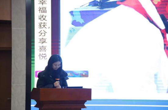 專家講座。成都高新新華學校 供圖 專家講座。成都高新新華學校 供圖
