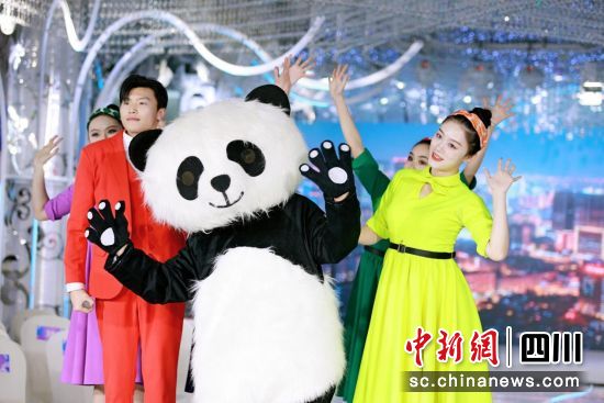 川藏萬(wàn)友會(huì)大會(huì)現(xiàn)場(chǎng)。萬(wàn)皓雯攝 川藏萬(wàn)友會(huì)大會(huì)現(xiàn)場(chǎng)。萬(wàn)皓雯攝