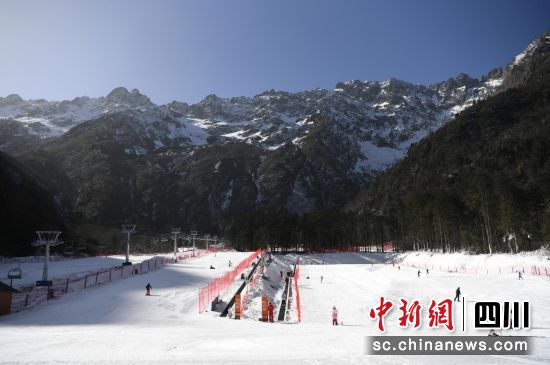 羌人谷滑雪場。汶川縣委宣傳部 供圖 羌人谷滑雪場。汶川縣委宣傳部 供圖