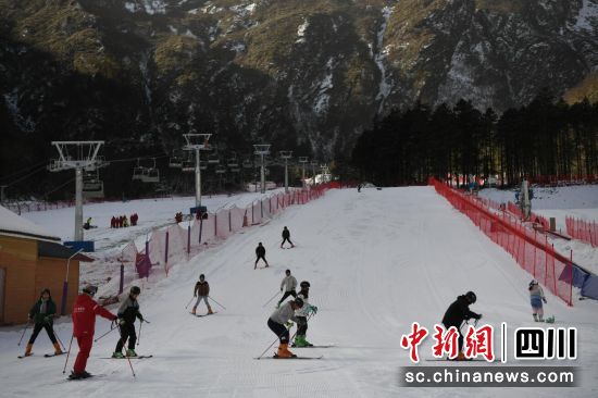 羌人谷滑雪場。汶川縣委宣傳部 供圖 羌人谷滑雪場。汶川縣委宣傳部 供圖