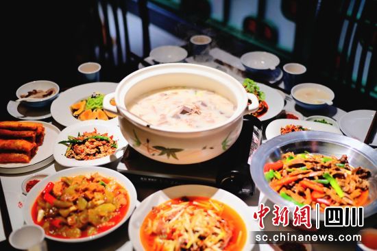 簡陽羊肉湯。(簡陽市文化體育和旅游局 供圖) 簡陽羊肉湯。(簡陽市文化體育和旅游局 供圖)