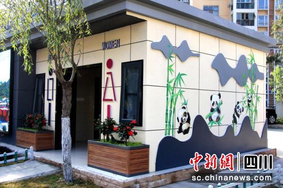 汶川街頭公廁成一景。汶川縣委宣傳部 供圖 汶川街頭公廁成一景。汶川縣委宣傳部 供圖